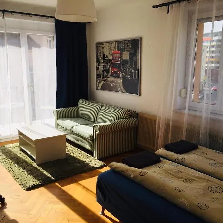 Schones Und Sonniges Balkonzimmer