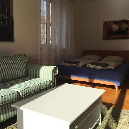 Schones Und Sonniges Balkonzimmer * Graz