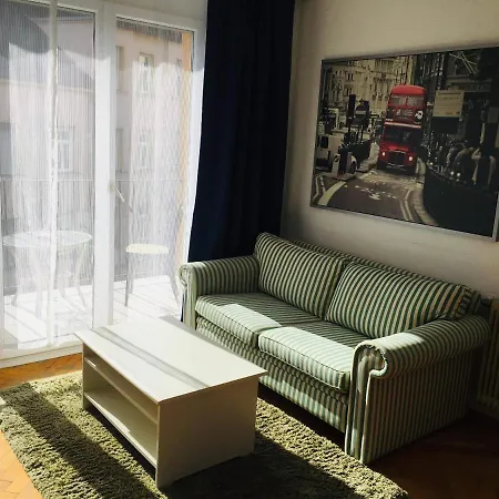 Homestay Schones Und Sonniges Balkonzimmer